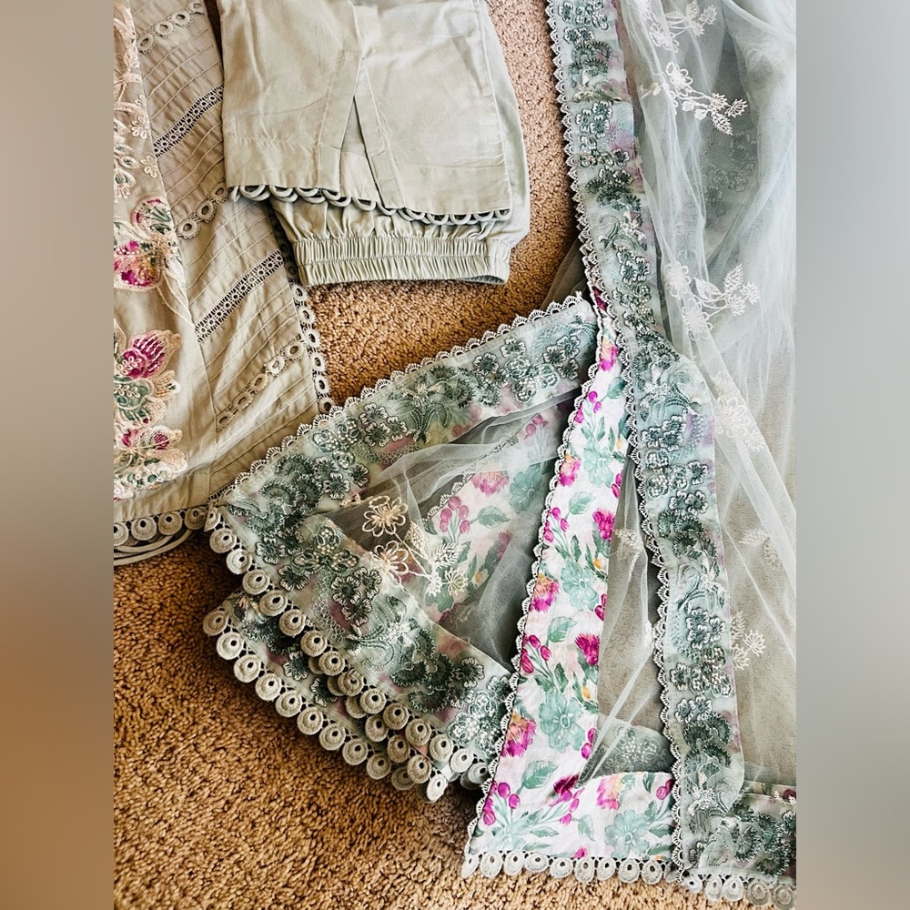 Embroidered Kurta Set brand Republic womenswear Pakistani Indian dress - Picture 7 of 14